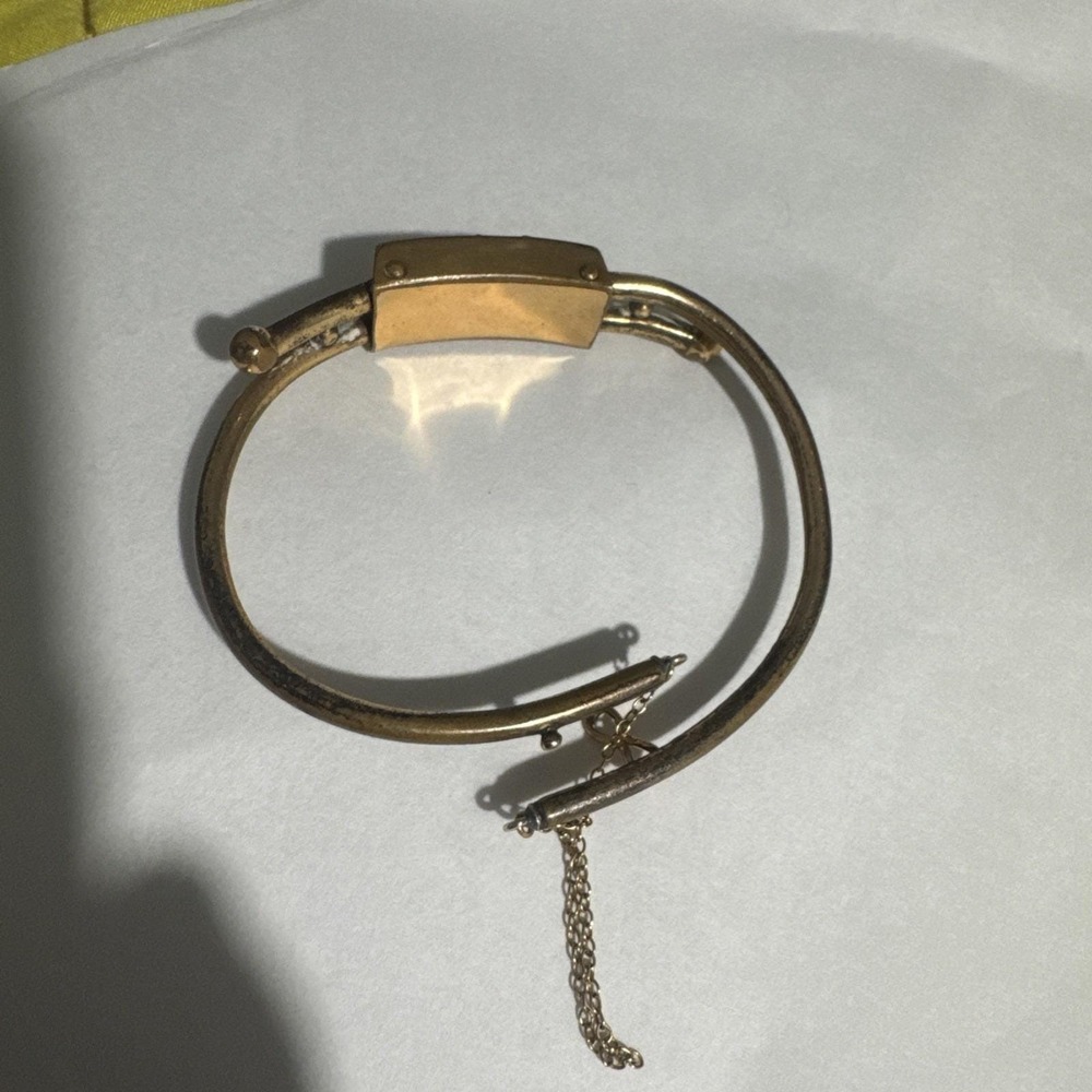 Beautiful Antique Etruscan Revival Bangle Hinged Safety chain Bracelet - Picture 3 of 7